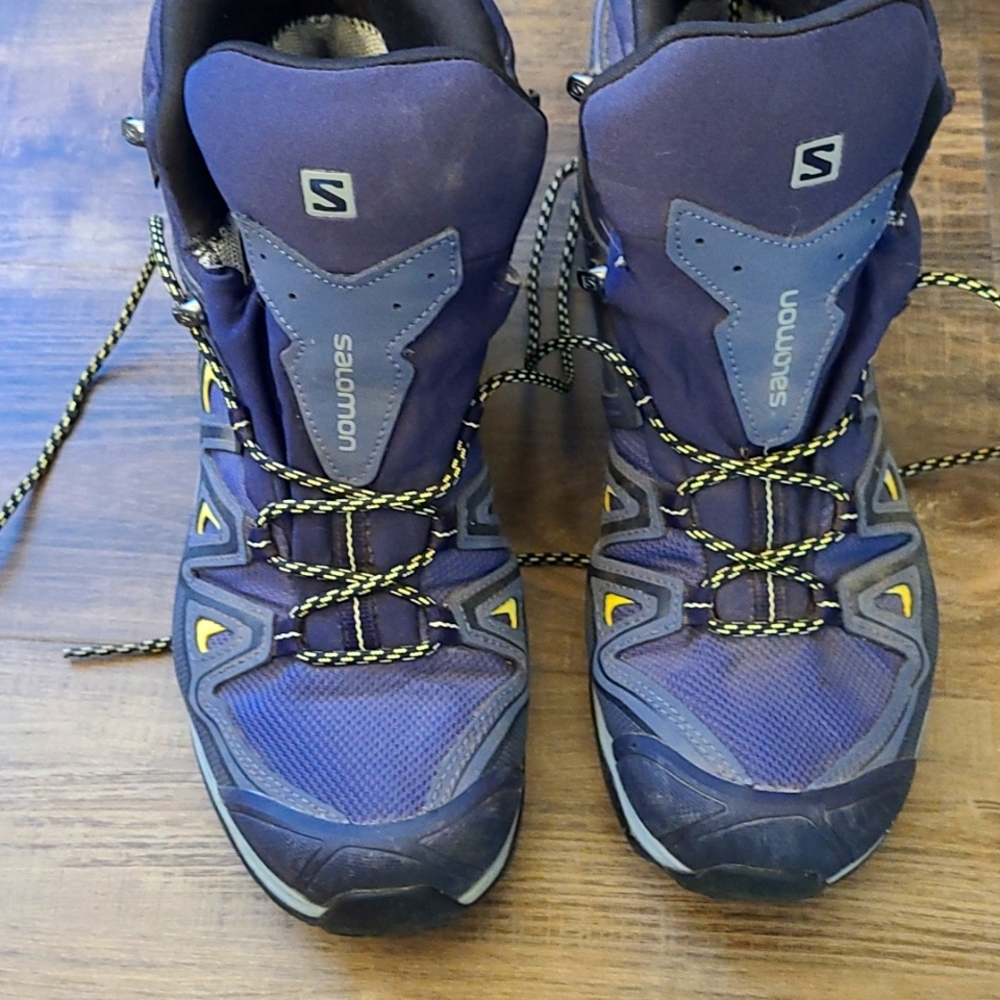 Salomon size 10.5 Hiking Boots